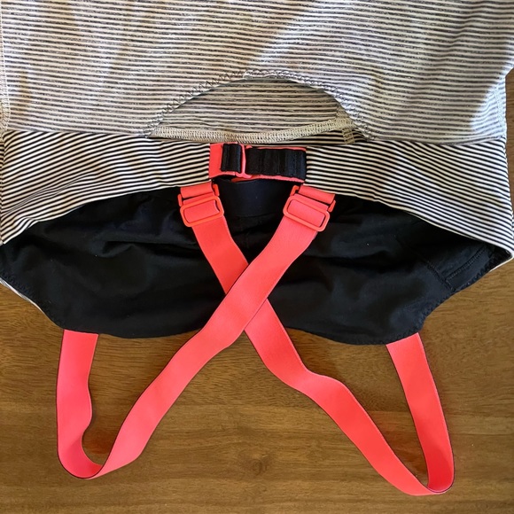 Lululemon tank - adjustable built in bra - Picture 5 of 9